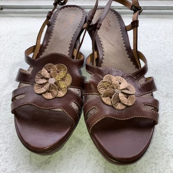 Brown and gold, leather wedge sandals - Picture 6 of 8
